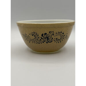 Vintage Pyrex 402 Mixing Bowl, 1 1/2 Qt - Homestead (1976-1980s)
